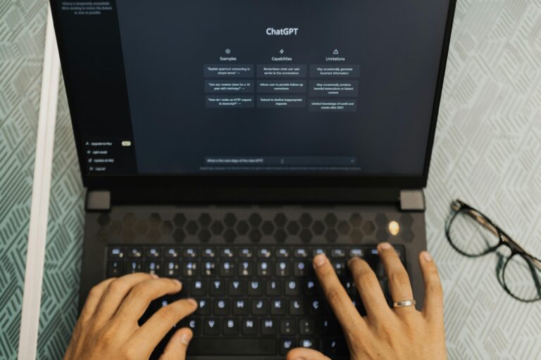Interface de ChatGPT illustrant son rôle comme nouveau moteur de recherche innovant.